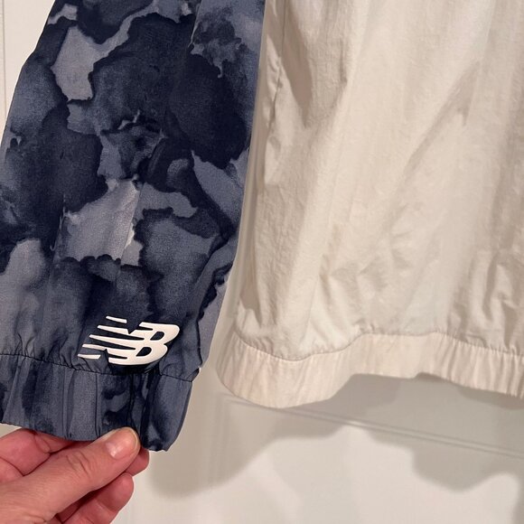 New Balance Women Blue & White Abstract Hooded Windbreaker, 2X - Picture 5 of 9